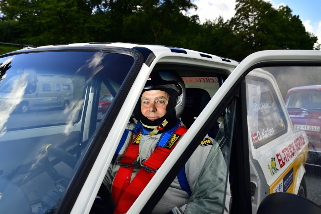 Fra Bredsten kommer Ole Karlsen med en Fiat 128 Rally, en af datidens mest solgte personbiler, men samtidig i Rally-varianten en effektiv rallybil på de danske hastighedsprøver.
(Foto: Michael Eisenberg)